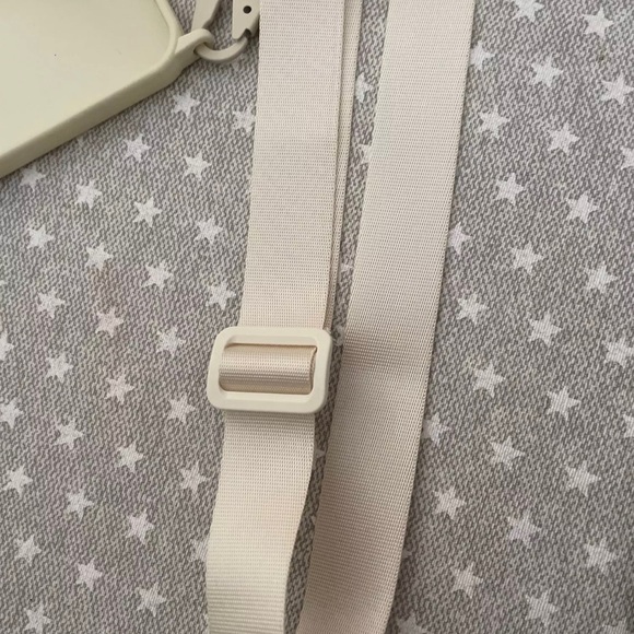 NWOT Crossbody Necklace Strap Silicone Phone Case - Picture 6 of 7